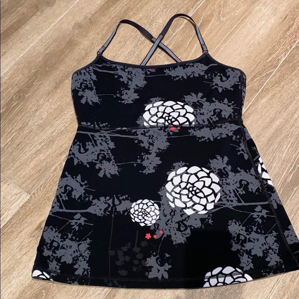 LIKE NEW LULULEMON TOP